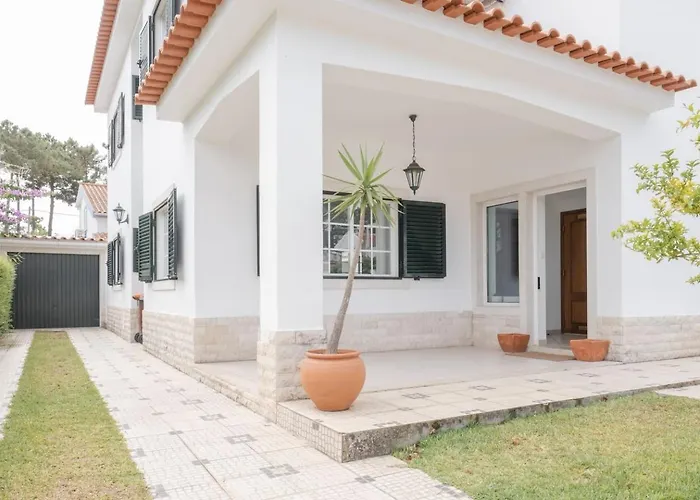Nini's House - Aroeira, Charneca Da Caparica Holiday home *